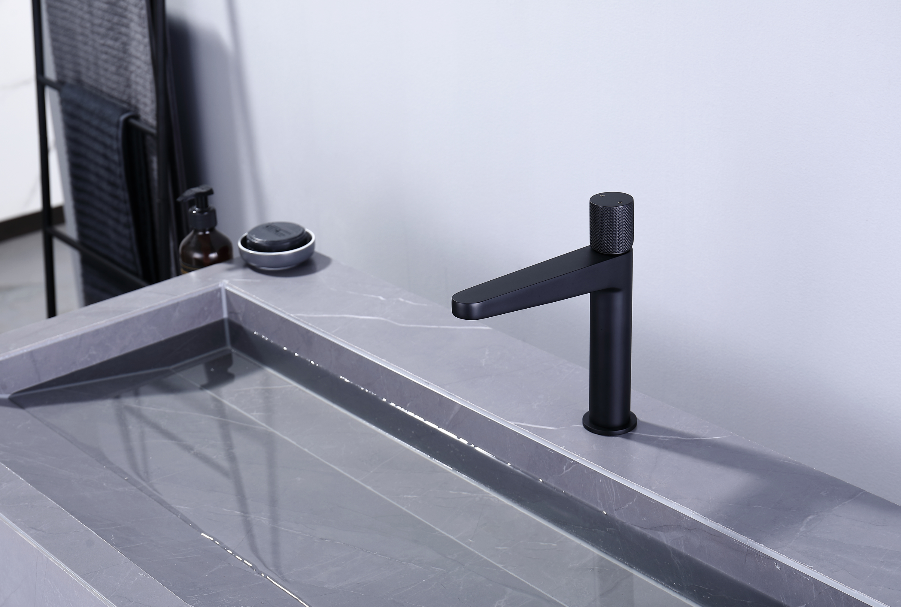 Hoge kwaliteit wastafelkraan badkamer kraan 8313 - kleur selecteerbaar Hoge kwaliteit wastafelkraan badkamer kraan 8313 - kleur selecteerbaar
