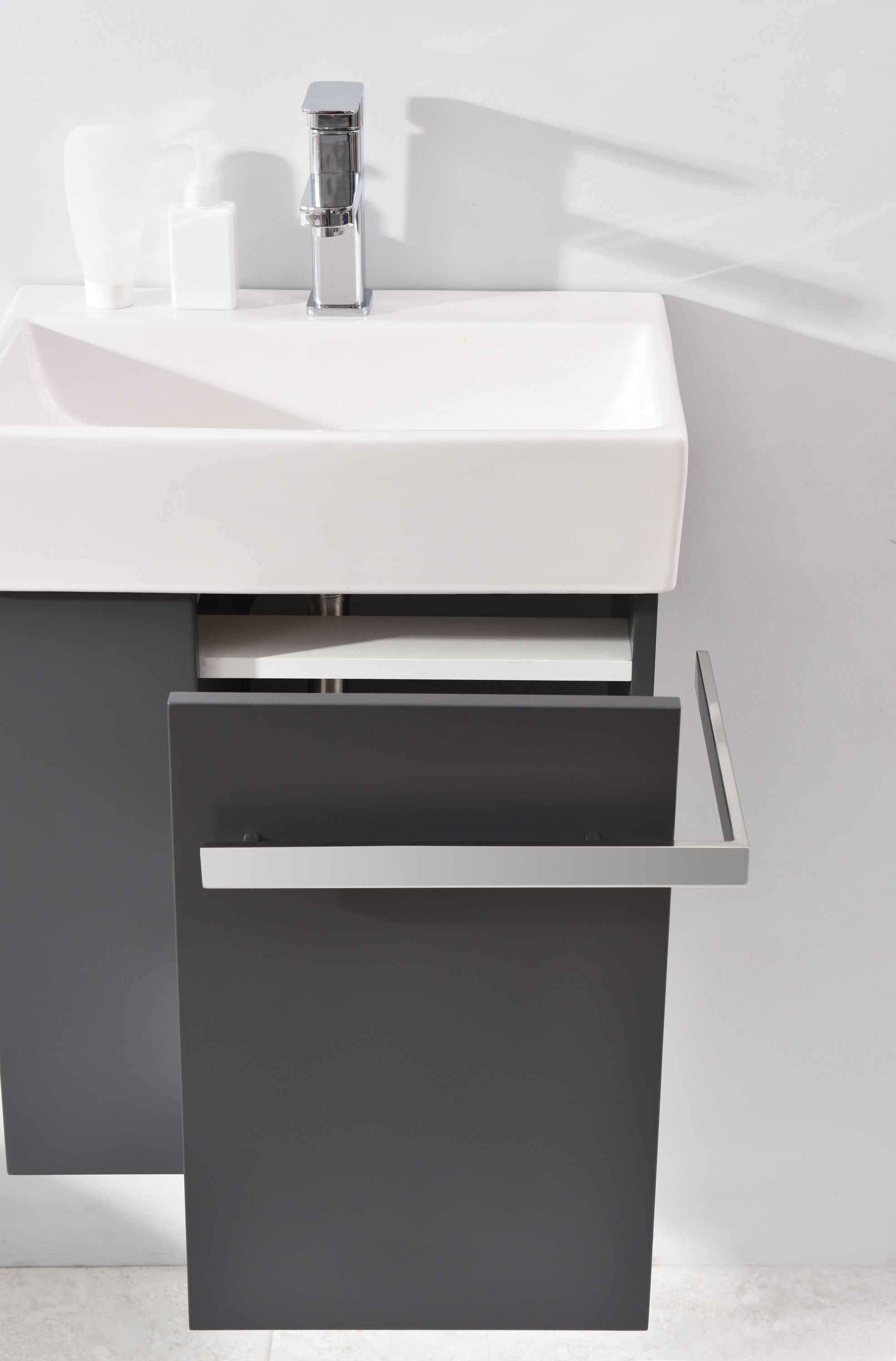 Conjunto de móveis de casa de banho Compact 500 para WC de visitas com lavatório - cor selecionável Conjunto de móveis de casa de banho Compact 500 para WC de visitas com lavatório - cor selecionável