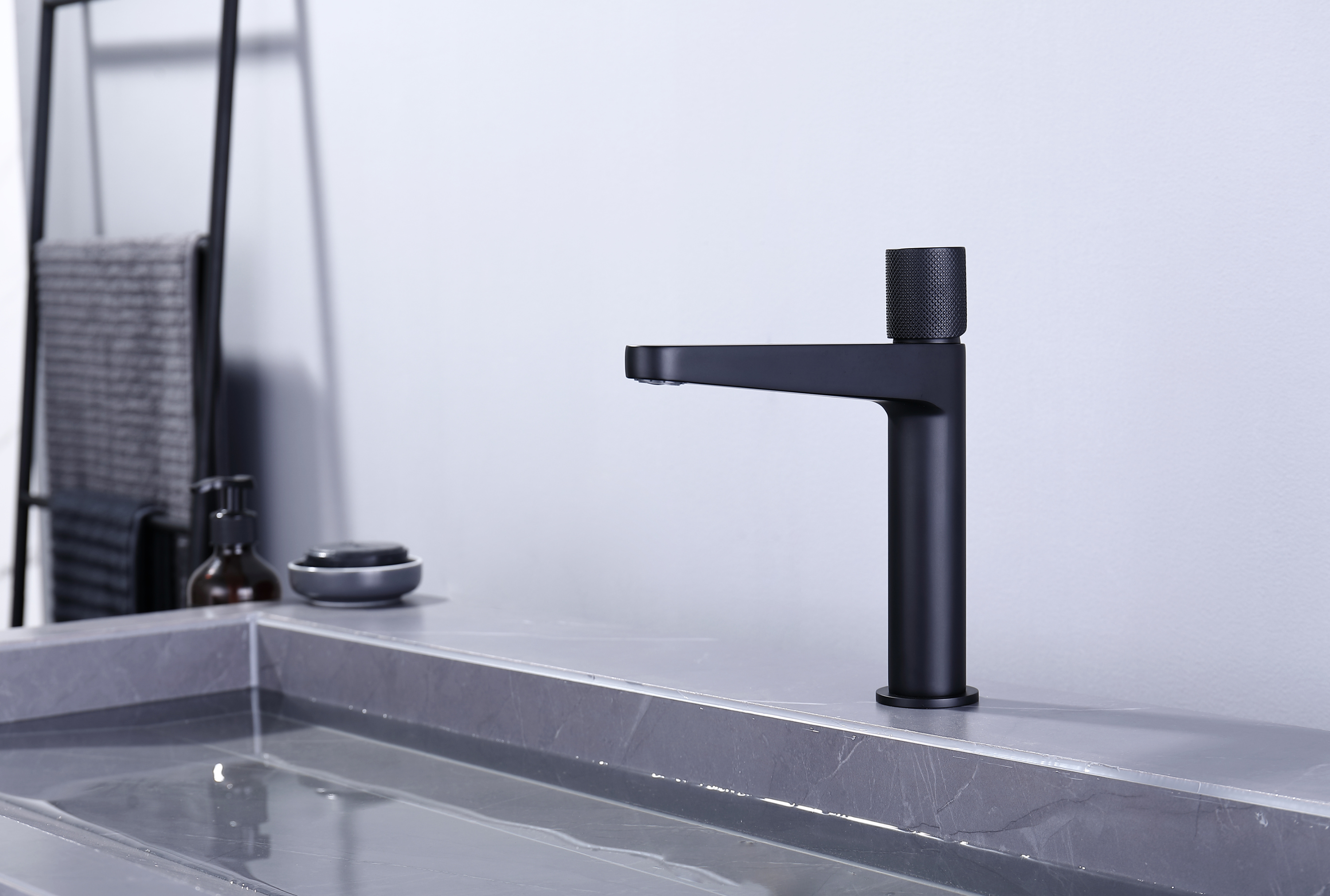 Hoge kwaliteit wastafelkraan badkamer kraan 8313 - kleur selecteerbaar Hoge kwaliteit wastafelkraan badkamer kraan 8313 - kleur selecteerbaar
