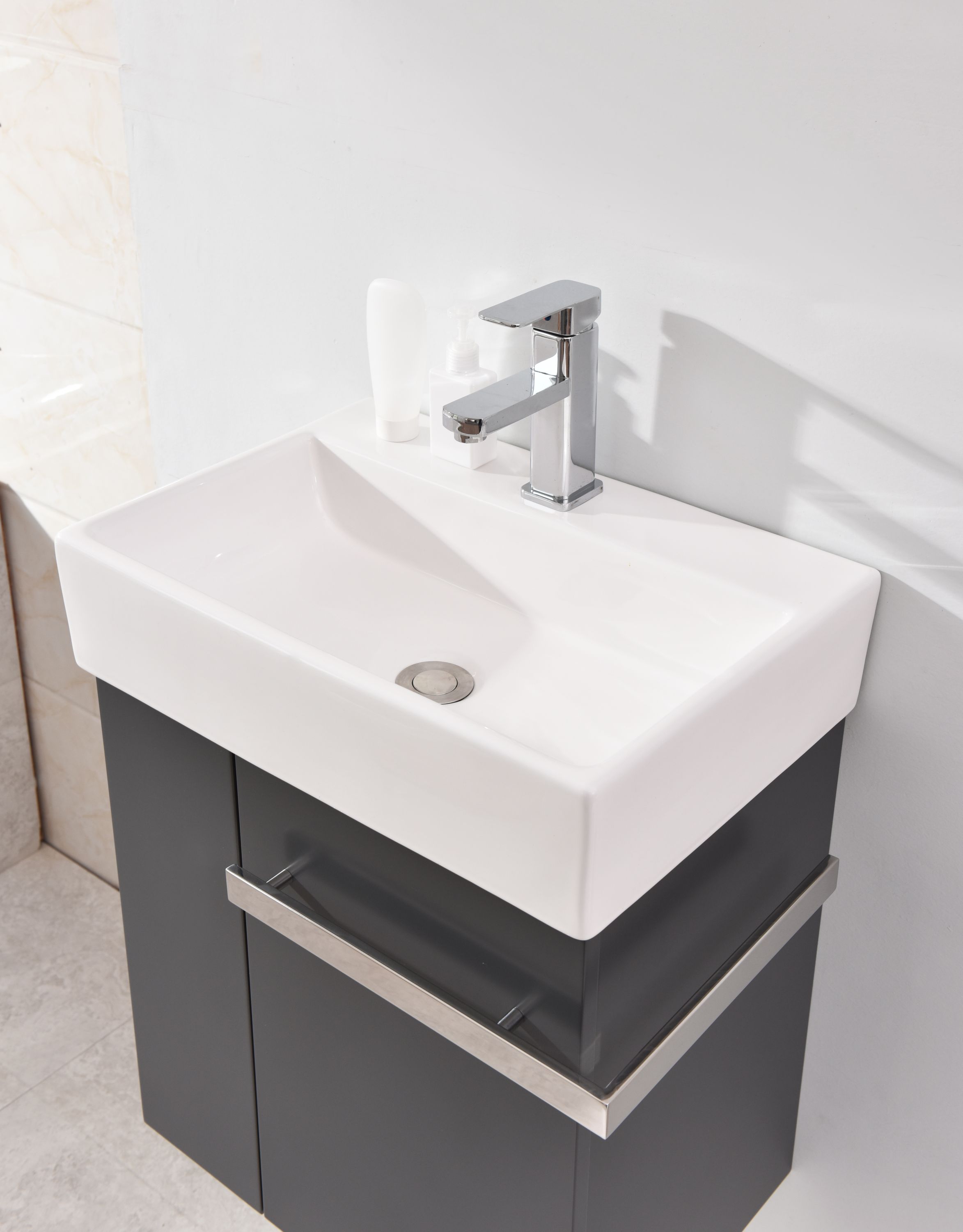 Conjunto de móveis de casa de banho Compact 500 para WC de visitas com lavatório - cor selecionável Conjunto de móveis de casa de banho Compact 500 para WC de visitas com lavatório - cor selecionável