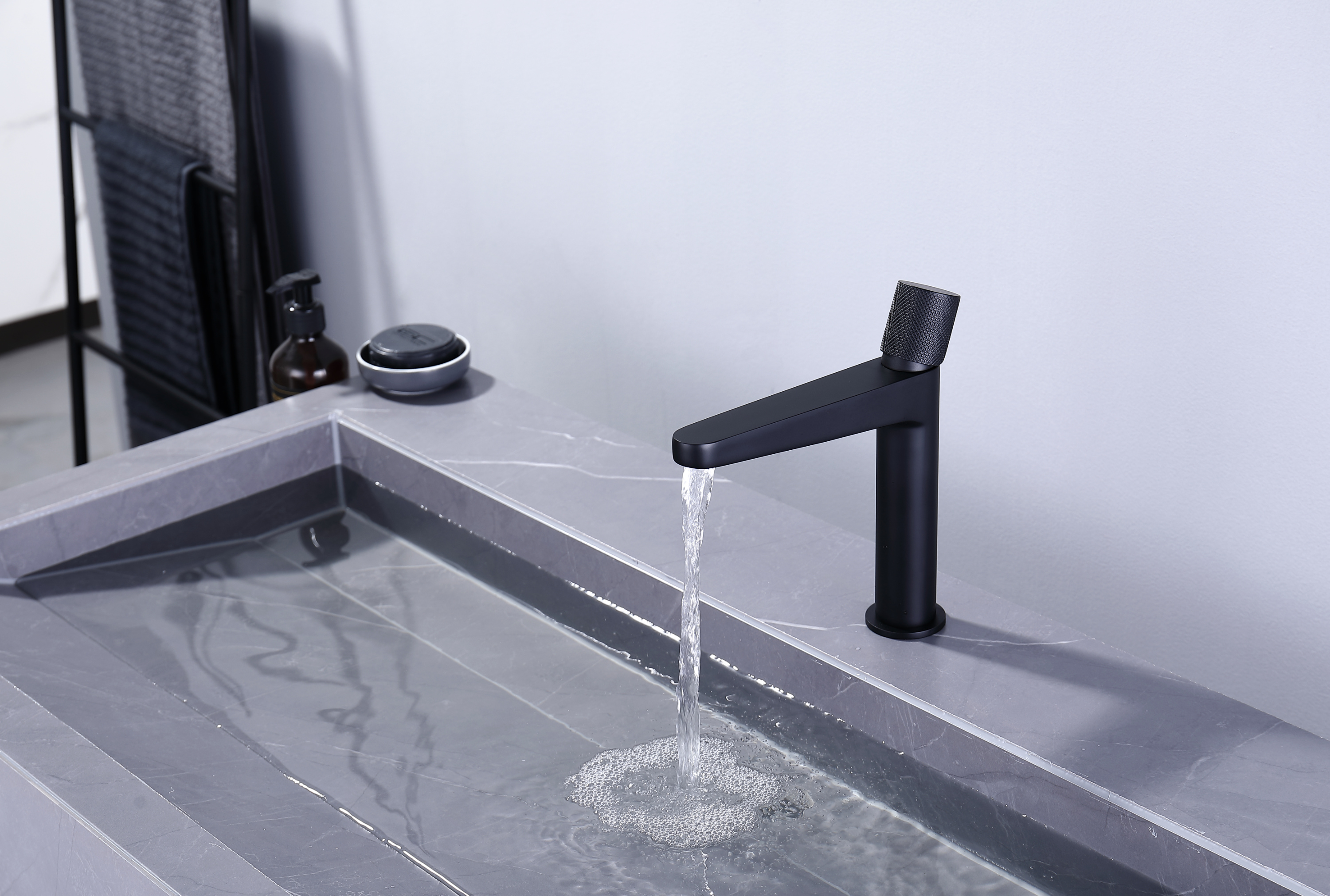 Hoge kwaliteit wastafelkraan badkamer kraan 8313 - kleur selecteerbaar Hoge kwaliteit wastafelkraan badkamer kraan 8313 - kleur selecteerbaar